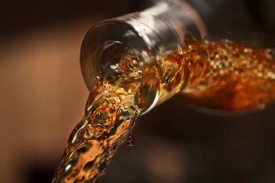 O metanol é inflamável e incolor e tem grande potencial de intoxicação  -  (crédito: Reprodução/Freepik)