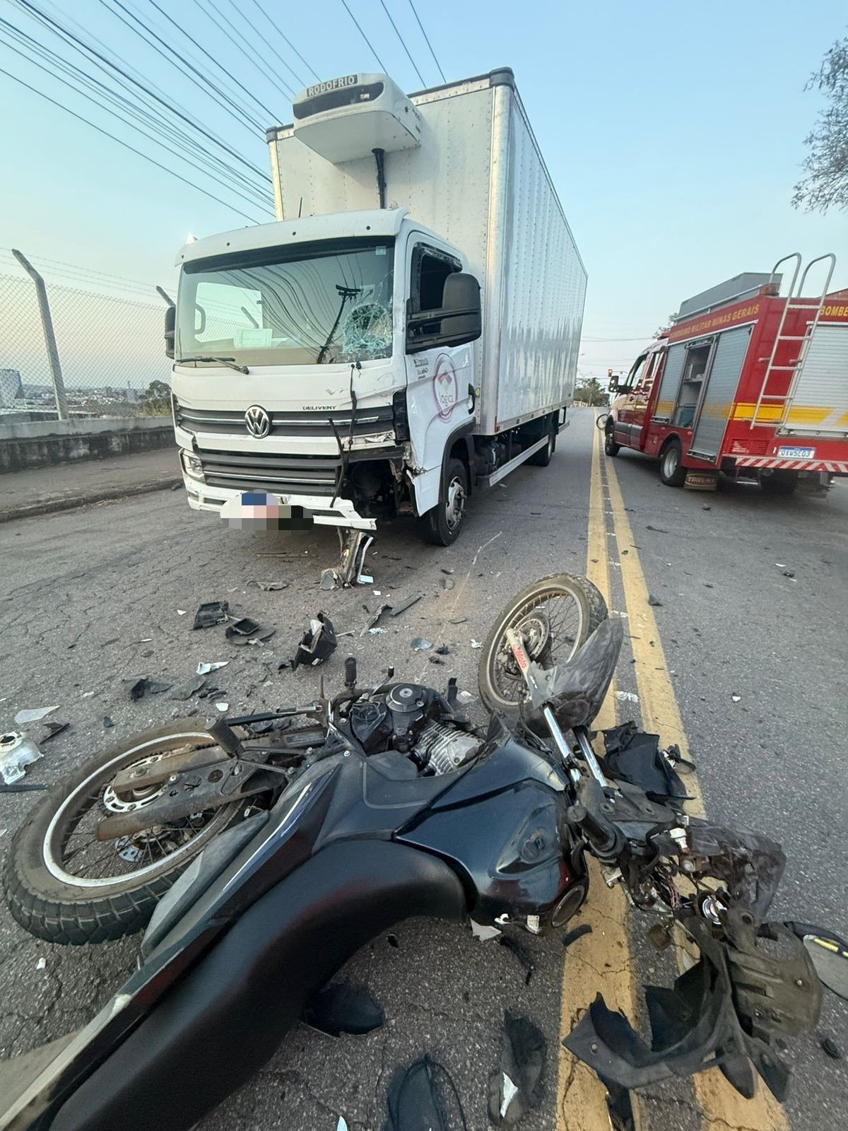 motocicleta destruída