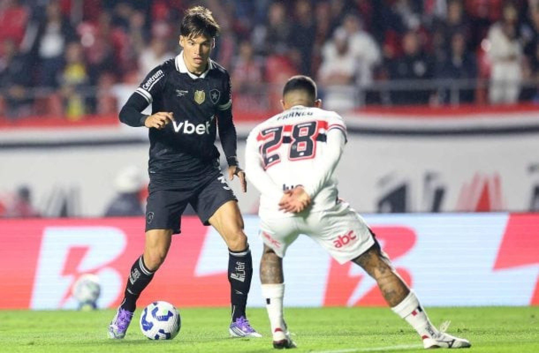 Joaquín Correa volta aos treinos e pode estar à disposição do Botafogo contra o Inter