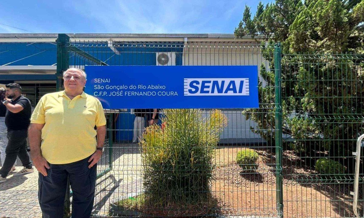 José Fernando Coura, industrial mineiro, recebeu uma homenagem em reconhecimento pelas contribuições ao setor mineral, à indústria mineira e à educação profissional
