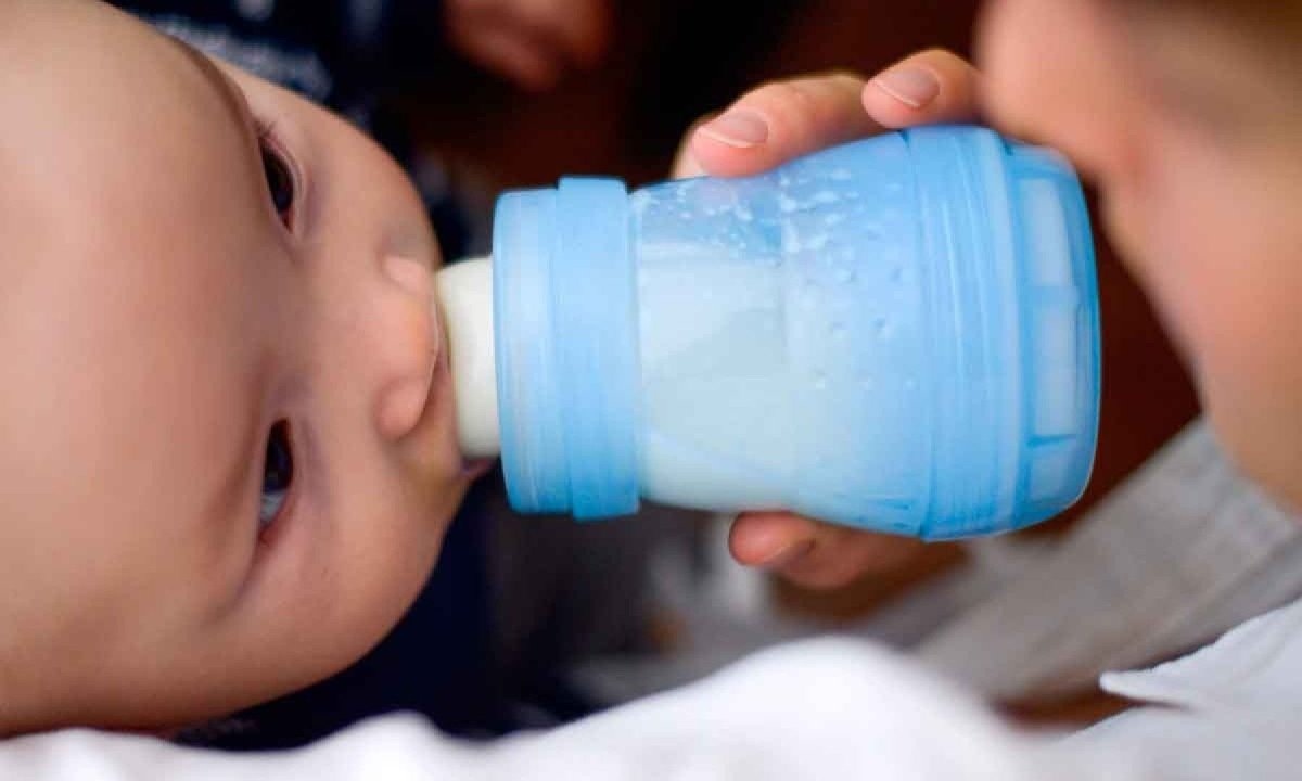 As experiências afetivas produzidas pela voz humana, que incorporam e encarnam de linguagem as primeiras palavras dirigidas ao bebê -  (crédito: Fred DUFOUR / AFP)