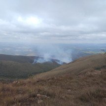 MG: mais de 90 pessoas combatem incêndios em serras do estado - Divulgação/Corpo de Bombeiros