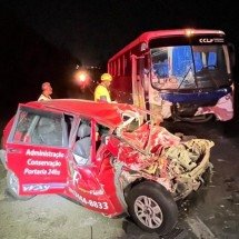 Batida entre carro e ônibus na BR-040 provoca morte de motorista - Reprodu&ccedil;&atilde;o CBMMG