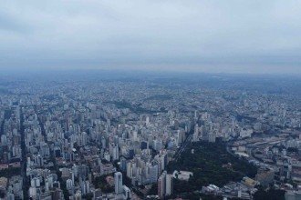 Calorão de 34°C e chuva? Veja como fica o tempo em BH neste sábado
