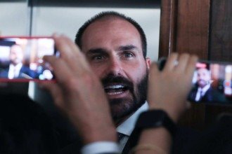 A piada sobre a saída de Eduardo Bolsonaro do PL