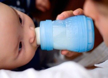As experiências afetivas produzidas pela voz humana, que incorporam e encarnam de linguagem as primeiras palavras dirigidas ao bebê -  (crédito: Fred DUFOUR / AFP)