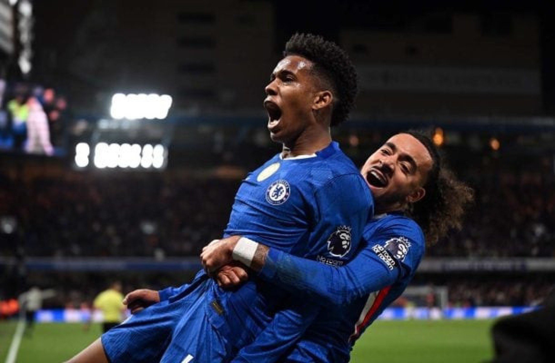 Estêvão garante vitória do Chelsea sobre o Liverpool e Premier League tem novo líder