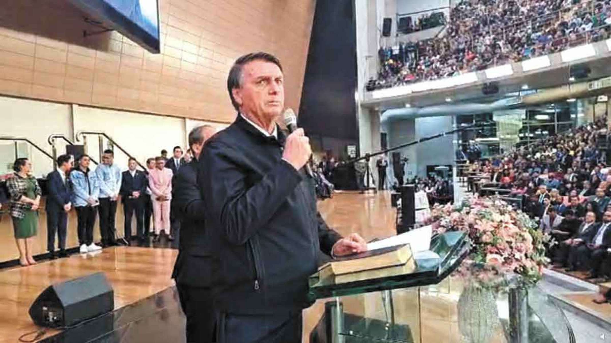 Ao defender a família unicelular patriarcal e combater o 