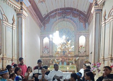 O estranhamento é que a festa foi cancelada por aglomeração de animais e pessoas, mas os animais em questão são feitos de madeira  -  (crédito: Divulgação)