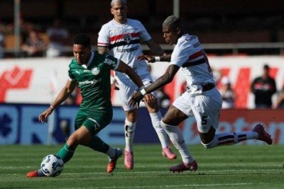 Mesmo após sofrer dois gols no primeiro tempo, o Palmeiras reagiu na etapa final diante do São Paulo, no Morumbis, e conquistou uma vitória importante por 3 a 2 na luta pelo título do Brasileirão. Confira as notas dos jogadores do Alviverde. Foto: Cesar Greco/Palmeiras -  (crédito: Cesar Greco/Palmeiras)