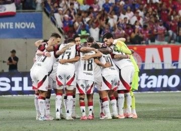 O Flamengo visitou o Bahia, neste domingo (5/10) pela Rodada 27 do Brasileirão. Veja como o Jogada10 avaliou a performance dos Rubro-Negros, que pérderam por 1 a 0 e não são mais líderes. Foto: Gilvan de Souza/Flamengo -  (crédito: Gilvan de Souza/Flamengo)