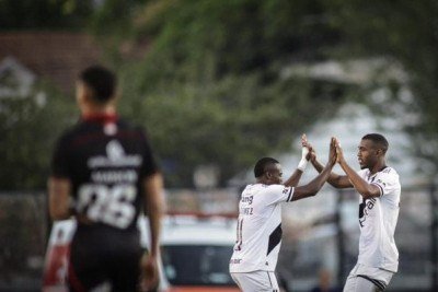 Em tarde eletrizante, o Vasco venceu o Vitória em São Januário pelo Brasileirão. Veja como o Jogada10 avaliou a atuação dos jogadores vascaínos.Foto: Dikran Sahagian/Vasco -  (crédito: Foto: Dikran Sahagian/Vasco)