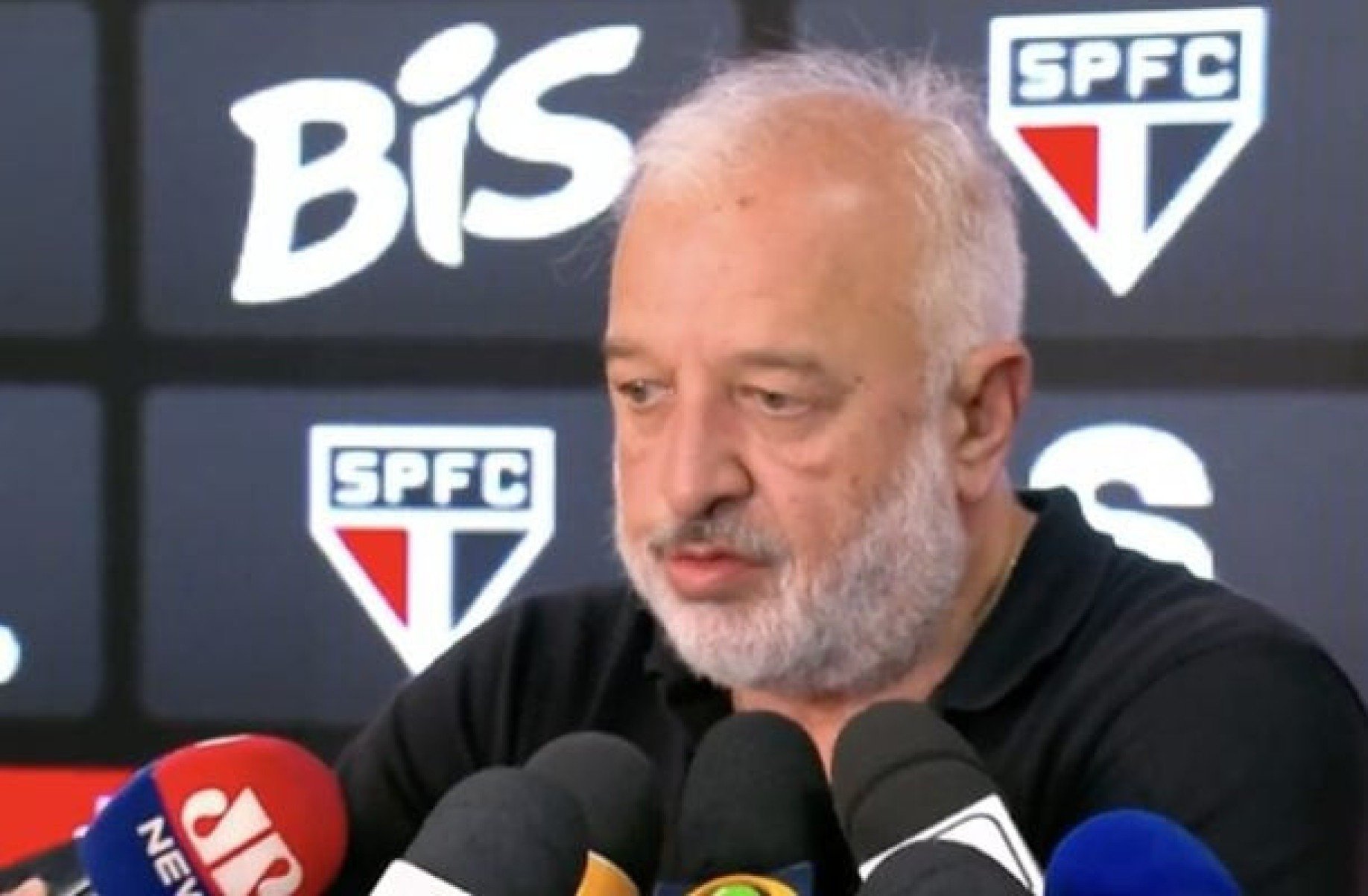 “Só posso crer que o VAR não veio”, diz diretor do São Paulo após derrota no clássico