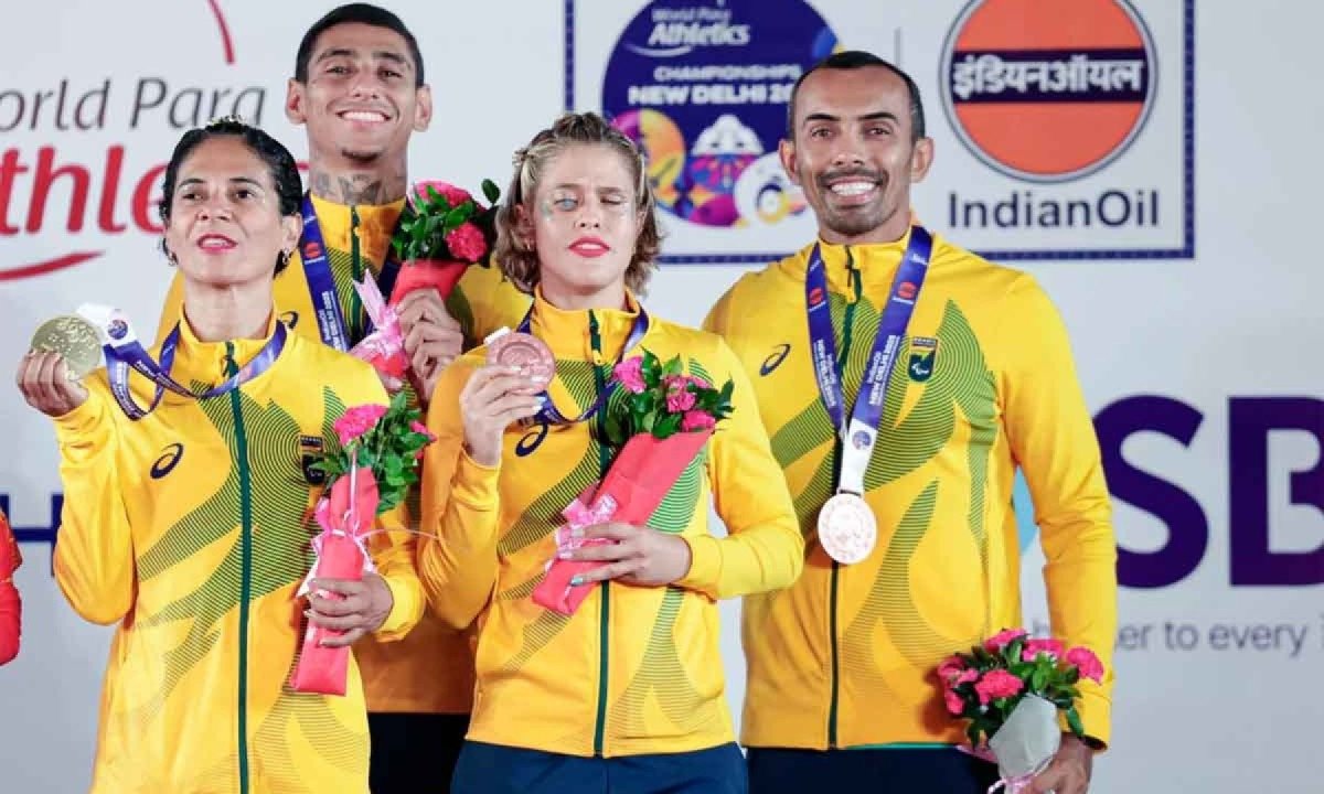 Com o ouro nos 200m T11 (deficientes visuais)na Índia, Jerusa Geber (C) tornou-se a maior medalhista do Brasil em mundiais. Thalita Simplício ficou com o bronze -  (crédito: Cris Mattos/CPB)