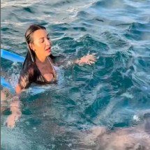 Pra quem não viu: Mulher toma susto e chuta tubarão em Fernando de Noronha - Reprodução/Instagram