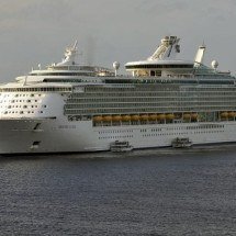 Homem pula no mar para tentar fugir de dívida milionária acumulada em cruzeiro de luxo - Ed Judkins/Pixabay