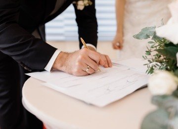 A mulher ajuizou a ação alegando que, após o divórcio há 30 anos, continuou utilizando o nome de casada e só percebeu a mudança para o nome de solteira recentemente, ao solicitar a renovação de seu documento de identidadeepro -  (crédito: Reprodução/ Freepik)