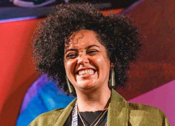 Bianca Santana lança hoje em BH o romance ficcional inspirado na trajetória de sua família e que retrata histórias comuns aos negros brasileiros -  (crédito: @alnereis/divulgação)
