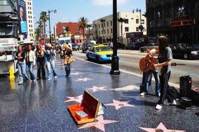 Inaugurada em novembro de 1960, a Calçada da Fama de Hollywood, nos Estados Unidos, transformou-se com o passar dos anos em uma das principais atrações turísticas de Los Angeles, na Califórnia. 
 -  (crédito:  Owen Lloyd /Wikimédia Commons)