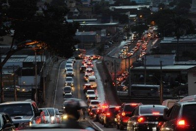 Confira as dicas para tornar o engarrafamento um momento mais tolerável -  (crédito: Gladyston Rodrigues/EM/D.A Press)