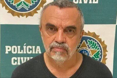 A Globo decidiu cortar quase todas as cenas de José Dumont na reprise de Terra Nostra, atualmente exibida nas tardes da emissora. O ator, preso por pedofilia desde 2023, interpretou Batista, um dos protagonistas da novela lançada em 1999. -  (crédito: Reprodução internet)
