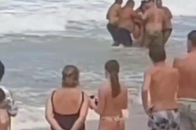 Banhistas tentaram salvar a turista mineira na Praia de Taperuan, em Porto Seguro, sem sucesso -  (crédito: redes sociais/divulgação)