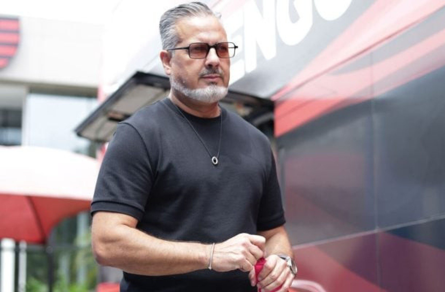 Diretor do Flamengo critica arbitragem do futebol brasileiro: “Deixa suspeitas”