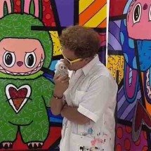 Artista plástico Romero Britto gera polêmica e memes ao retratar Labubu -   Reprodução/Instagram