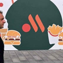 Como vivem os russos comuns após anos de sanções econômicas do Ocidente - Kirill KUDRYAVTSEV / AFP