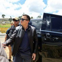 Presidente do Equador sai ileso de ataque a tiros contra sua comitiva -  AFP