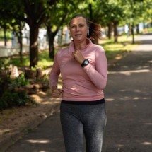 Exercício aeróbico melhora saúde cardiovascular e mental na pós-menopausa - Freepik
