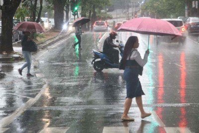 Historicamente, a partir da segunda quinzena de outubro, as pancadas de chuva tornam-se mais frequentes, marcando a transição entre os períodos seco e chuvoso -  (crédito: Marcos Vieira /EM/DA. Press)