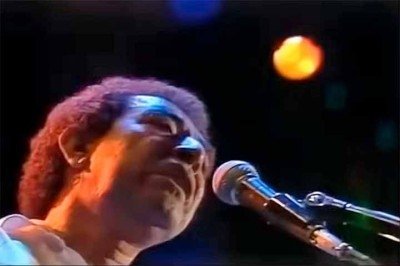 Fundado pelo cantor João Nogueira, em 1979, o Clube do Samba foi declarado Patrimônio Cultural e Imaterial do Estado do Rio pela Assembleia Legislativa do Rio (Alerj). Nesse sentido, a esposa do artista, Ângela Nogueira, celebrou a importância da medida. -  (crédito: - Reprodução do Youtube Canal Antonio Aury de Macêdo Torquato)