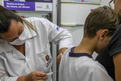 Vacina contra HPV também reduz em 67% as lesões pré-cancerosas grav -  (crédito: Rovena Rosa/Agência Brasil)