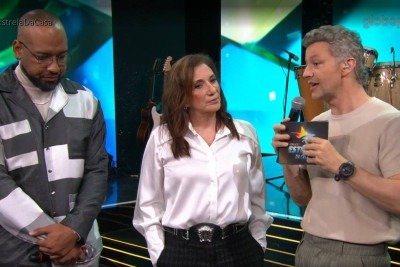 Zizi Possi integrou o júri convidado do 8ª Festival do programa “Estrela da Casa”, da TV Globo, e, após a eliminação de Sudário e Janício, conversou com Lucas Lima no “Palco Estrela da Casa”. Em tom bem-humorado, a cantora aconselhou os eliminados a não “perderem o banheiro de suas vidas” e surpreendeu a todos.
 -  (crédito: Reprodução Globoplay)