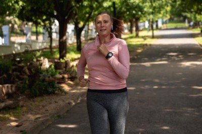 Atividade física, principalmente combinando exercício aeróbico e de força, previne agravos a saúde da mulher -  (crédito: Freepik)
