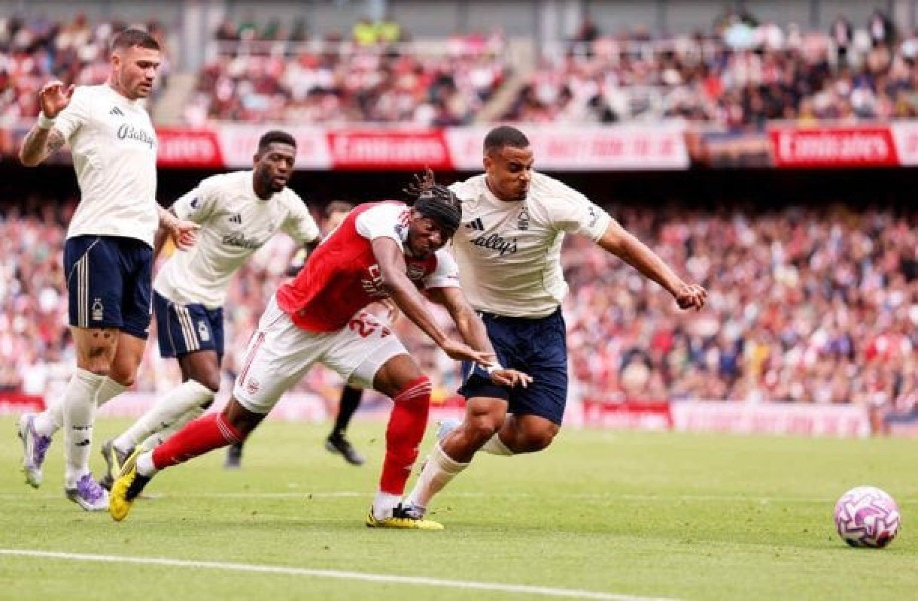 Murillo entra na mira de gigante da Premier League