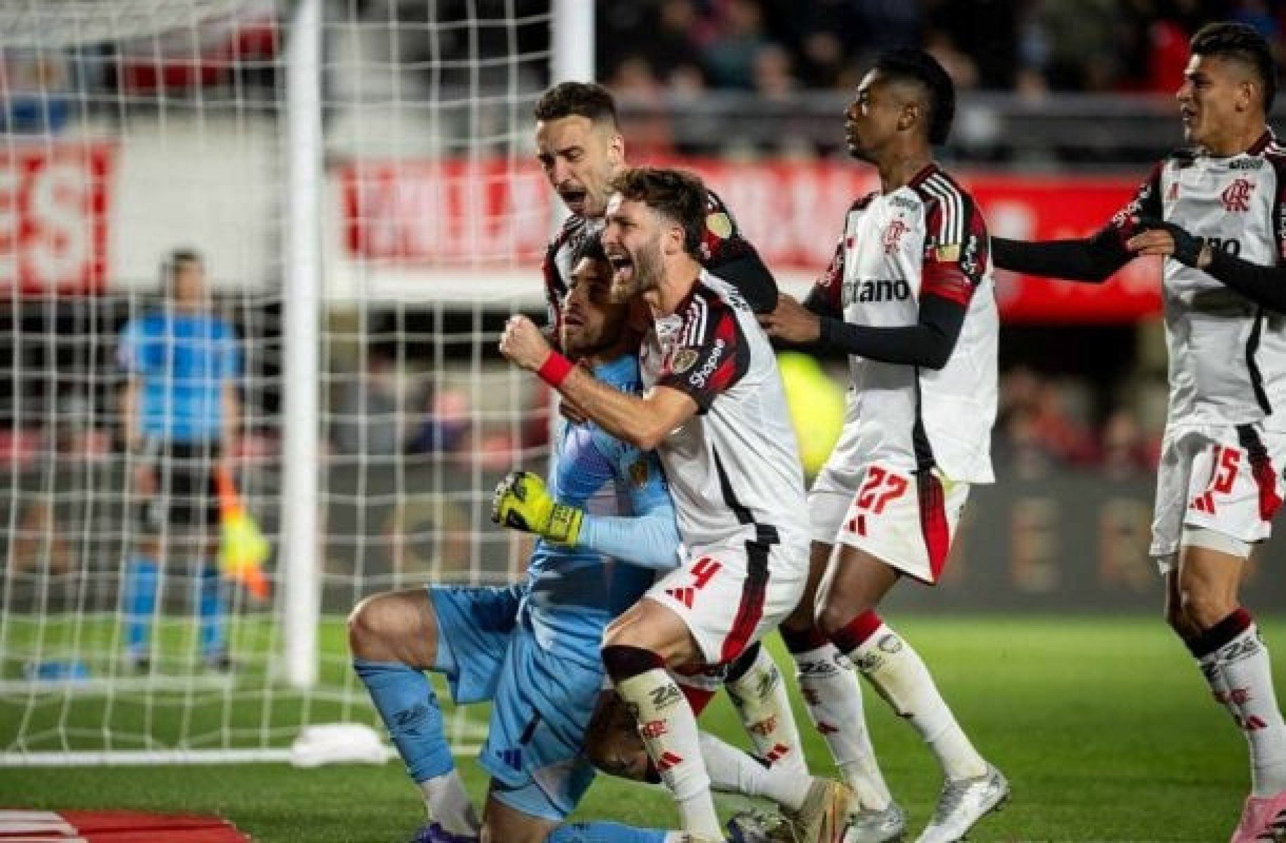 Jornalista menospreza Flamengo e vê benefício ao Racing na Libertadores: “Comemorar”