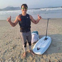 Norte-americano é resgatado após levar susto enquanto praticava kitesurf em Florianópolis -   Divulgação/Corpo de Bombeiros