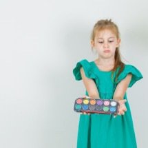 Maquiagem infantil de presente: pode ou não? - 8photo/FreePik