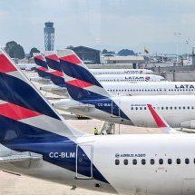 Há um ano, a Latam já trabalha com a tarifa Basic, em rotas internacionais -  (crédito: Luiz ACosta/AFP)