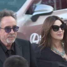 A “bruxa do divórcio” volta a atacar: Desta vez, Tim Burton e Monica Bellucci - Reprodução de vídeo Instagram 
