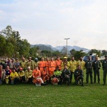 Fogo na Serra de São José mobiliza voluntários e bombeiros - Leandro Couri/EM/D.A. Press