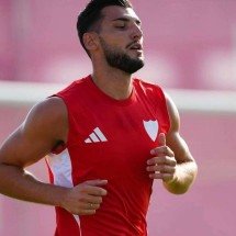 Jornal da Espanha diz que jogador do Sevilla é acusado de agressão sexual - No Ataque Internacional