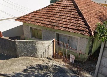 Casa onde homem morreu após transar com duas mulheres -  (crédito: Reprodução Google Street View)