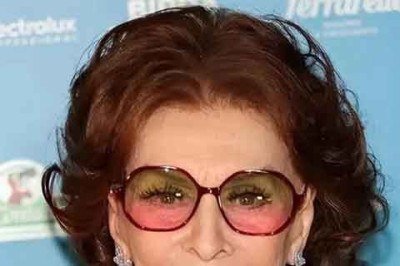 A lendária atriz italiana Sophia Loren completou 91 anos em 20 de setembro. Ícone do cinema mundial, ela mantém uma rotina simples que inclui abacaxi diariamente na dieta e uma boa massa todo mês. Elegância e longevidade caminham juntas na vida dessa estrela atemporal. -  (crédito:  Reprodução do Facebook)