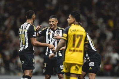 Dominante do início ao fim, o Atlético venceu o Sport por 3 a 1, nesta quarta-feira (8), na Arena MRV, em jogo atrasado pela 14ª rodada do Brasileirão. Vitor Hugo, Guilherme Arana e Rony marcaram os gols do time atleticano. Veja como o Jogada10 avaliou as atuações! - Foto: Pedro Souza/Atlético -  (crédito: Pedro Souza/Atlético)