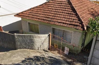 Casa onde homem morreu após transar com duas mulheres -  (crédito: Reprodução Google Street View)