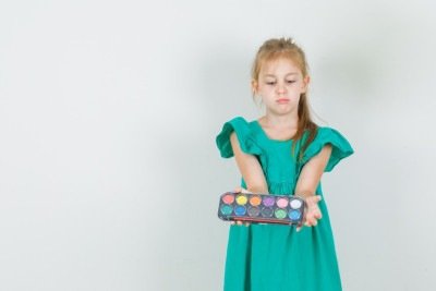 O ideal é começar a usar maquiagem de forma recreativa a partir dos seis anos, diz especialista -  (crédito: 8photo/FreePik)