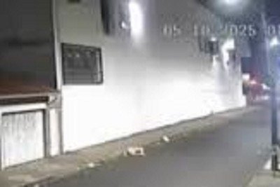 Ladrão desastrado pulou da janela do último andar dos fundos do suppermercado -  (crédito: Redes sociais)